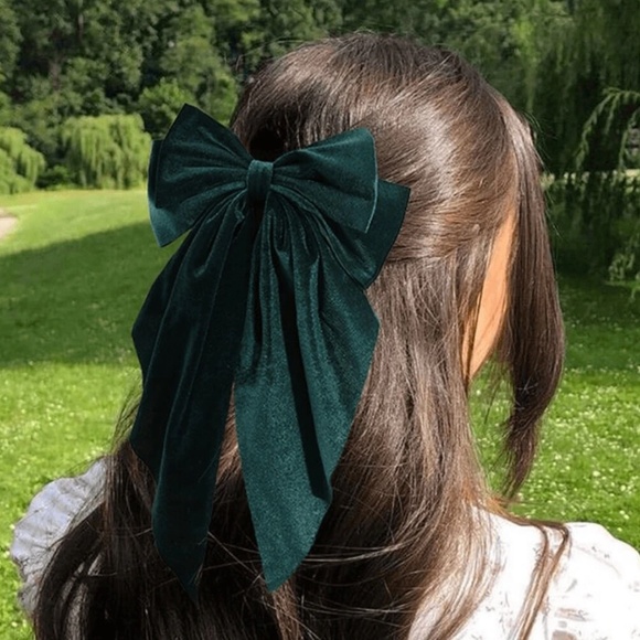 Luxe Green Velvet Bow Hair Clip - Picture 3 of 4